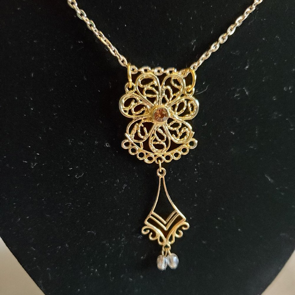 18" Gold Tone Open Style Ethnic Theme Necklace NWT